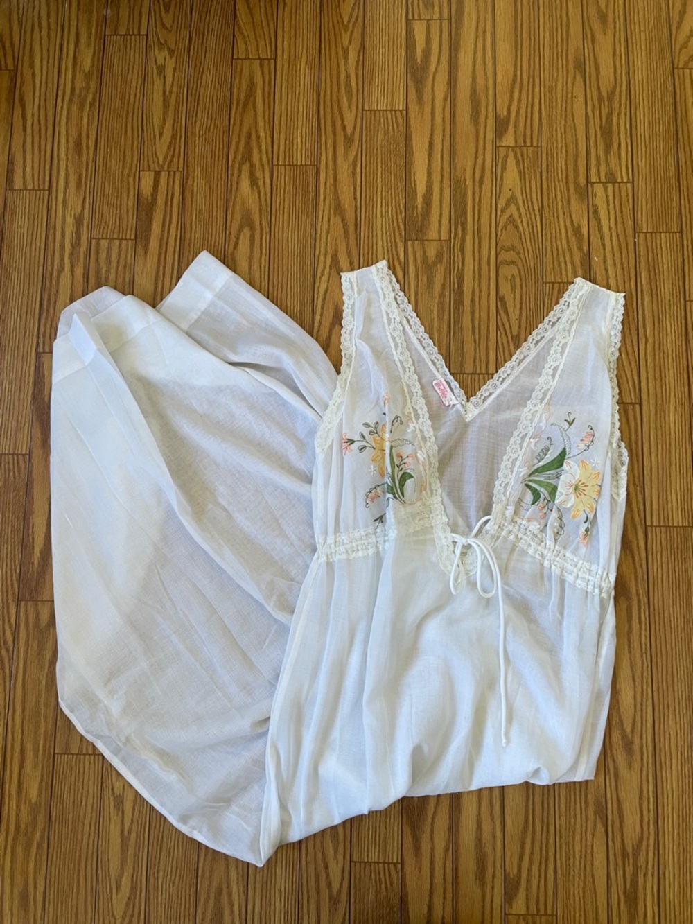 Vintage 70s Bert Yelin for Iris cotton floral embroidered nightie prairie dress